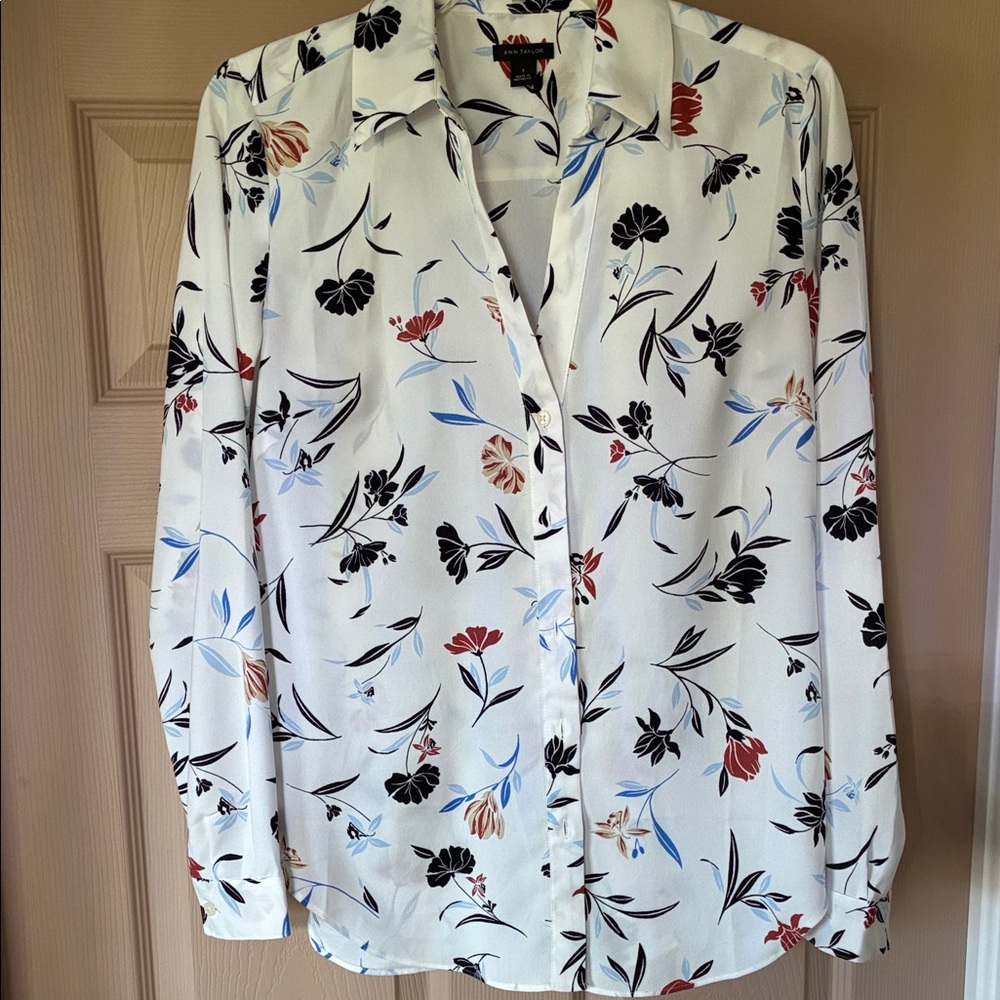 Ann Taylor White Floral Button-Front Shirt with Black, Blue & Red Accents
